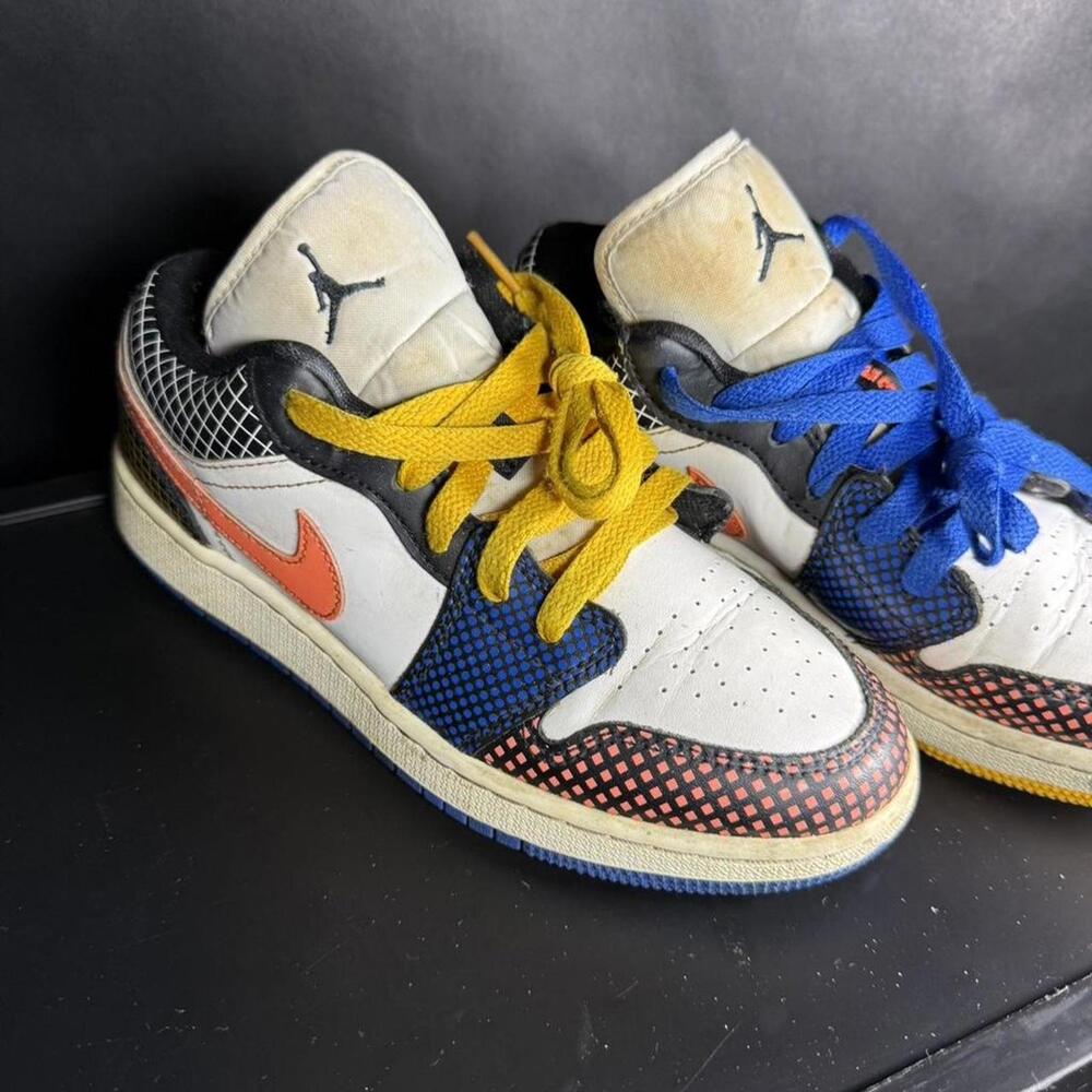 These‎ are Air Jordan 1 Low SE DH7547-100 — kids size (US 4Y)